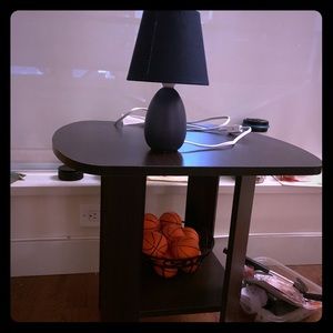 Coffee table Mocha colored, lamp, mini basketballs